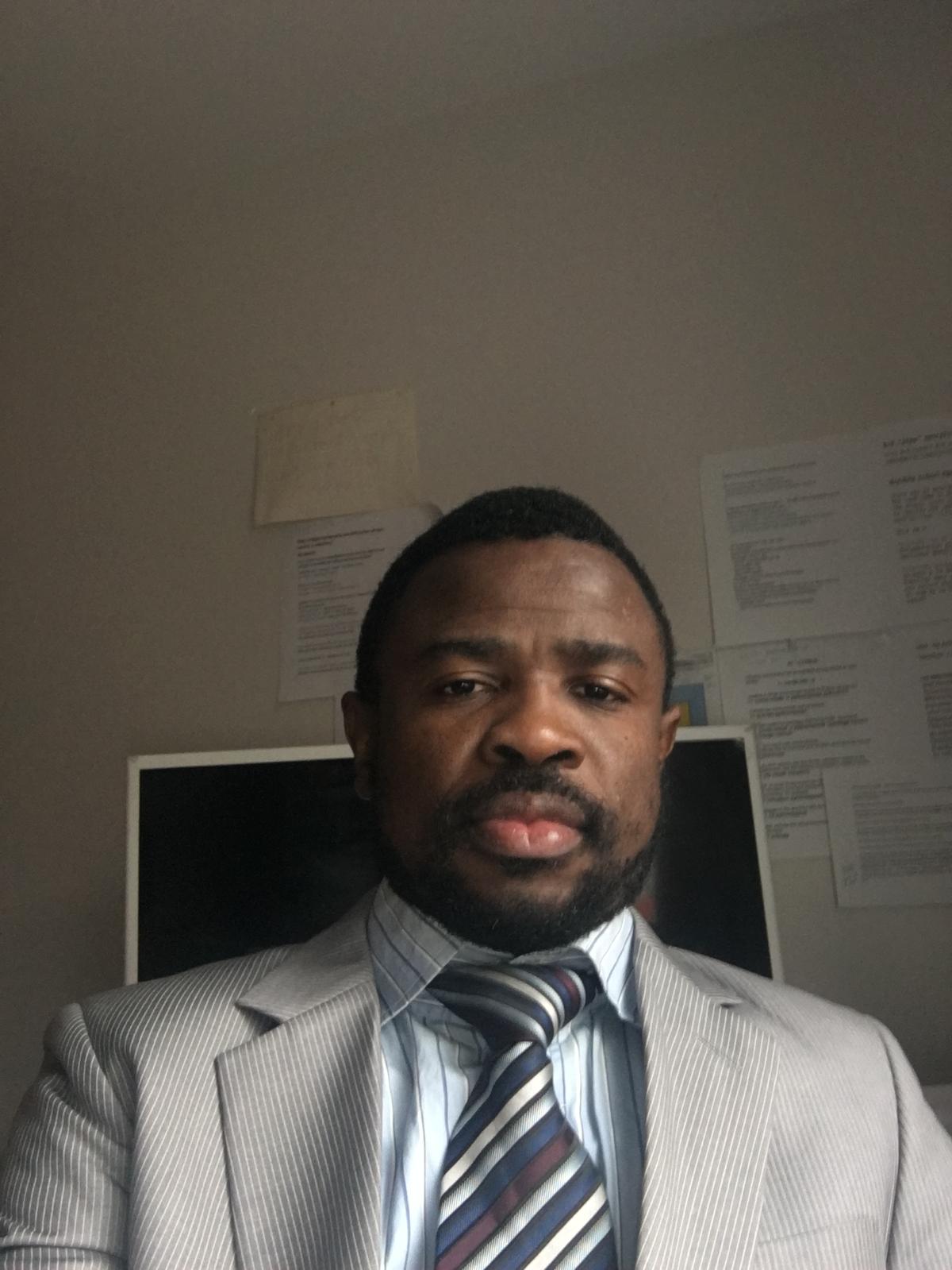 Portrait de Dr. Charles Samba